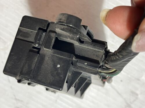 1997 Suzuki GSXR 750 Fuse Box Plug (OEM) - Picture 9 of 17