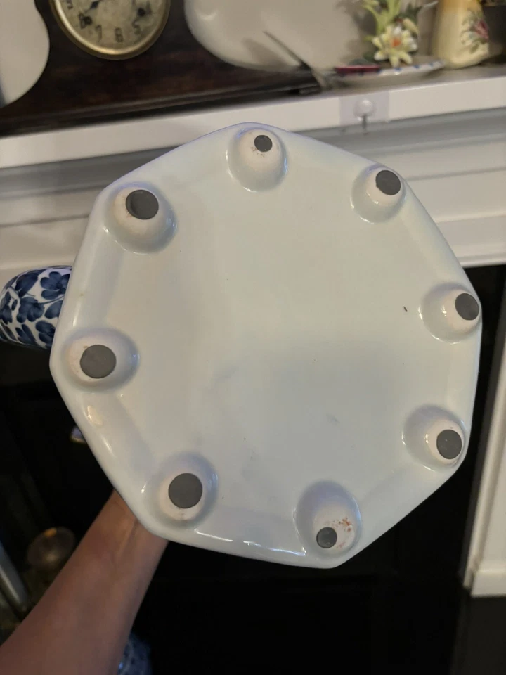 Vintage Chinese Hexagonal Blue & White Porcelain Tea Pot w/ Brass Handle - Image 3 of 3