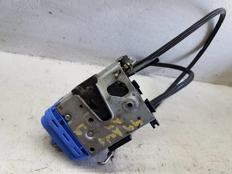 1999-2002 Audi A4 Left Rear Door Lock Latch Actuator (M173) - Image 2 of 2