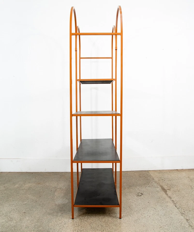 Vitrina moderna de mediados de siglo Etagere Hutch metal naranja negro redondeado Mcm Foto 3 de 4