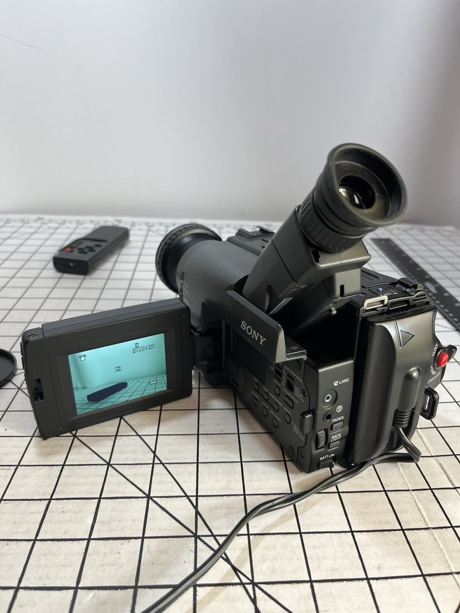 Sony CCD-TRV312 Handycam Digital Camcorder 30x Zoom Bundle Tested