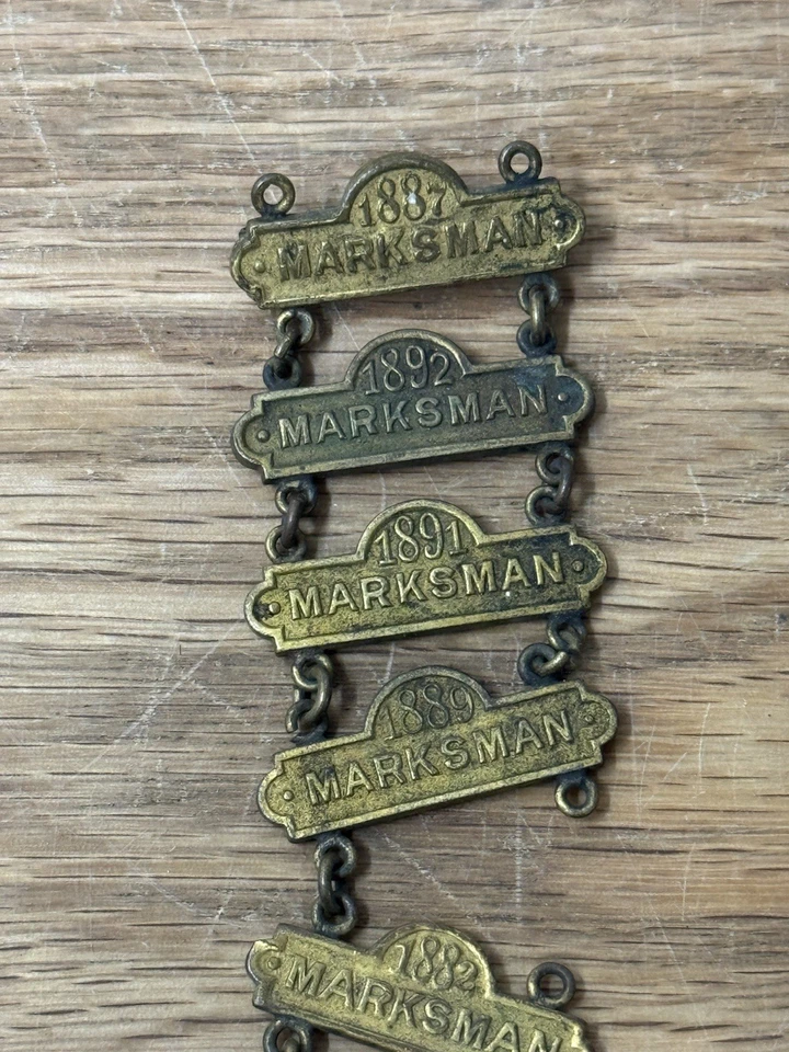 Insignia de tirador de la Guardia Nacional de Nueva York con marca Tiffany de la década de 1890 Foto 4 de 4