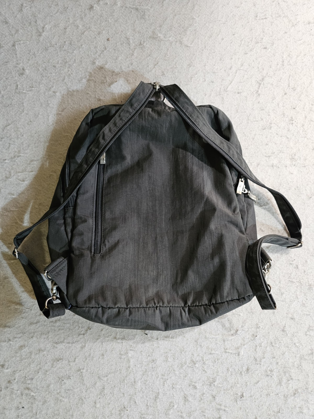 Baggallini Classic Nylon Backpack Convertible Zip… - image 10