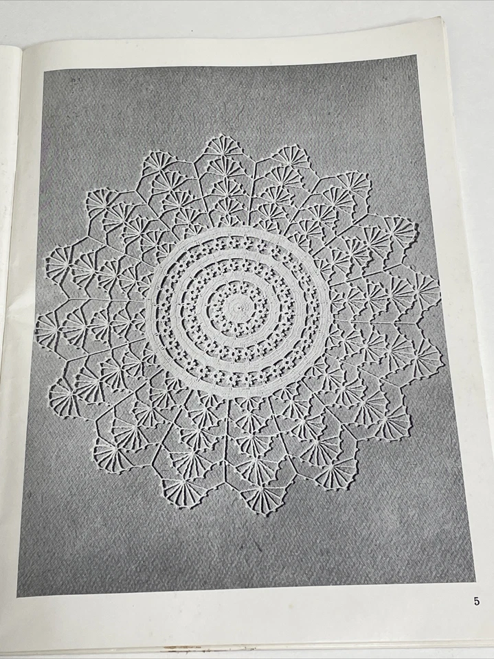 Libro Diseños Tapetes Para Tesoro Lirio Nº 209 Patrón Crochet Foto 3 de 4