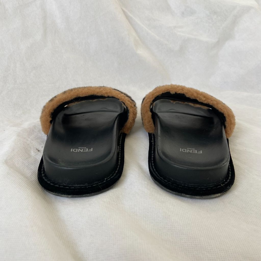 【FENDI】O LOCK SLIDES black / brown 7X1548AJZEF0TUY_02?wid=2000&