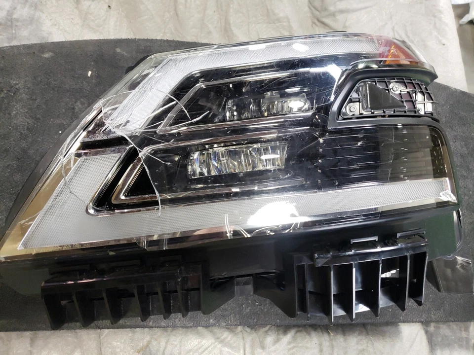 Faro Nissan Armada 2021. 26060-6JL1A* ver descripción* Foto 2 de 4