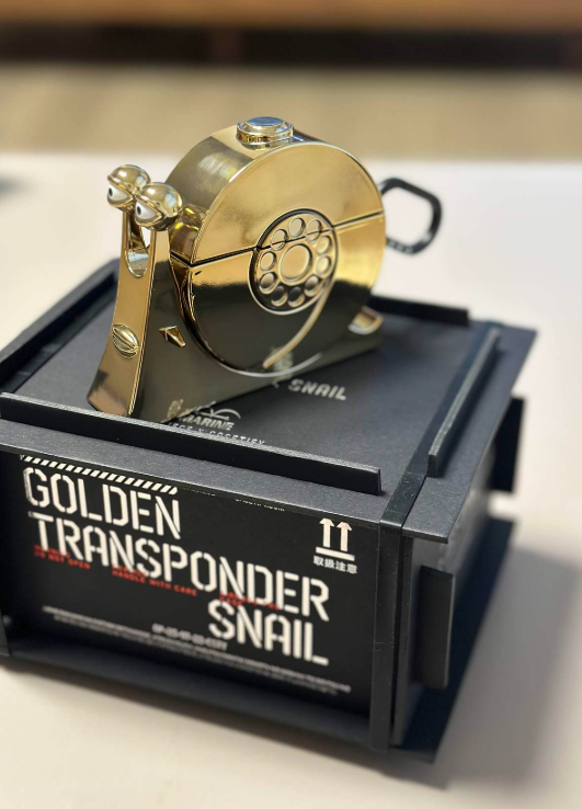 One Piece Golden Transponder Snail 3D AirPods Pro 1st 2nd Gen Case Gold-image