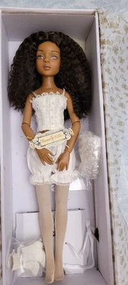 Ellowyne Wilde Doll - ESSENTIAL LIZETTE DIONNE Wigged Out - 050 101 - 2012 -NRFB - Photo 1/4