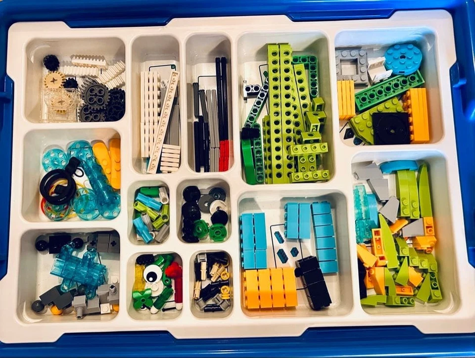 USED LEGO Education WeDo 2.0 Core Set Robot Brock Programing Toy 45300 - Image 3 of 4