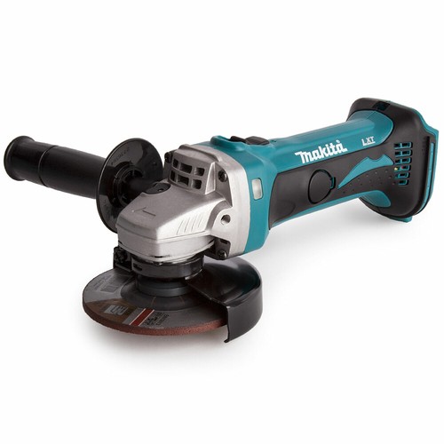 Makita 18V 4 Piece Combo Kit 2 x 5Ah Battery Charger & Accessories T4TKIT-17235 - Picture 4 of 9