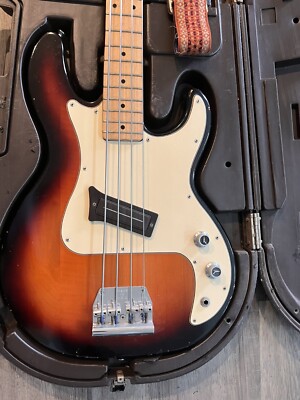 Peavey T-20 Bass Guitar, 4 String 1982 s/n, OHSC W/ ORIGINAL CASE