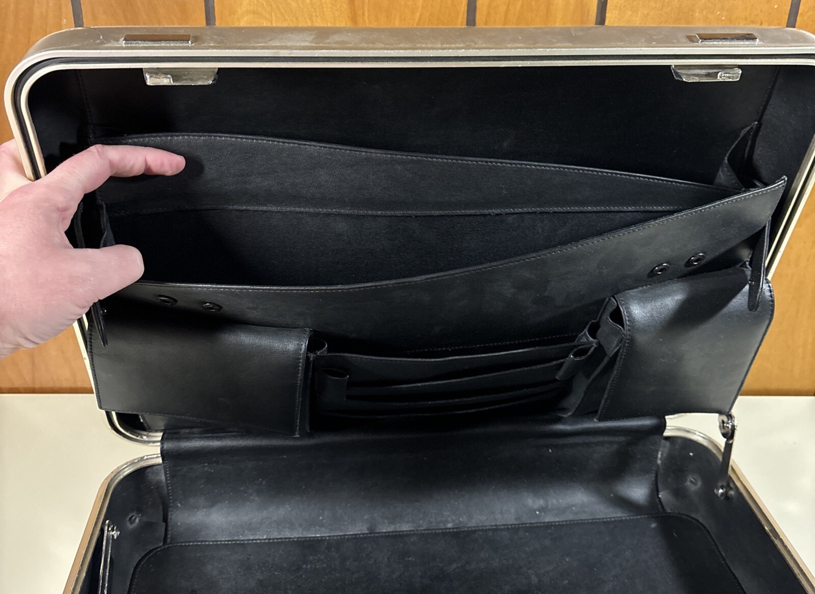 Vintage ZERO Halliburton Executive Aluminum Silver Briefcase Combo Lock eBay