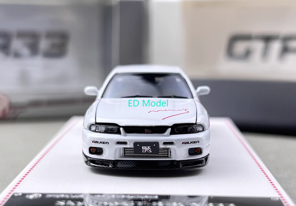 Nissan Skyline GT-R (R33) R-tuneホワイト 1/18 AUTOart Nissan Skyline GTR GT-R R33 R-Tune (White