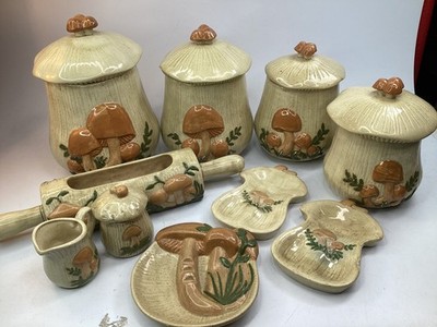 VTG Arnels 15pc Ceramic Mushroom Set jars,spoon cream Sugar ashtray napkin (Gx)
