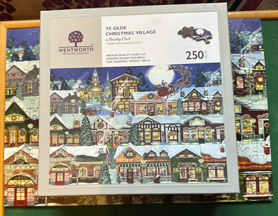 Wentworth Ye Olde Weihnachtsdorf Puzzle von Bradley Clark hergestellt und vollständig