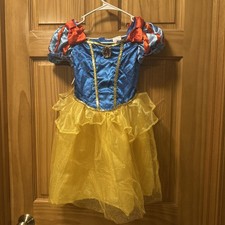 Disney Princess Dress Up Costume: Snow White, Size s 4-6 GREAT FOR HALLOWEEN