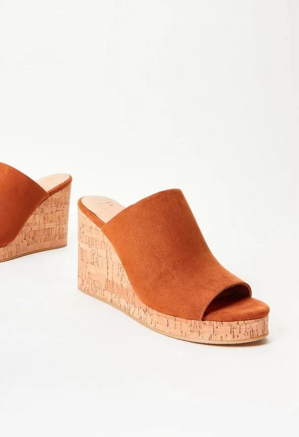 NUEVO EN CAJA Sandalias de cuña JustFab Anaya plataforma de corcho deslizable gamuza sintética camel talla 9,5