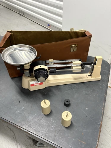 Ohaus Dial-O-Gram Balance 2610 g Scale with Weights and Carry Case