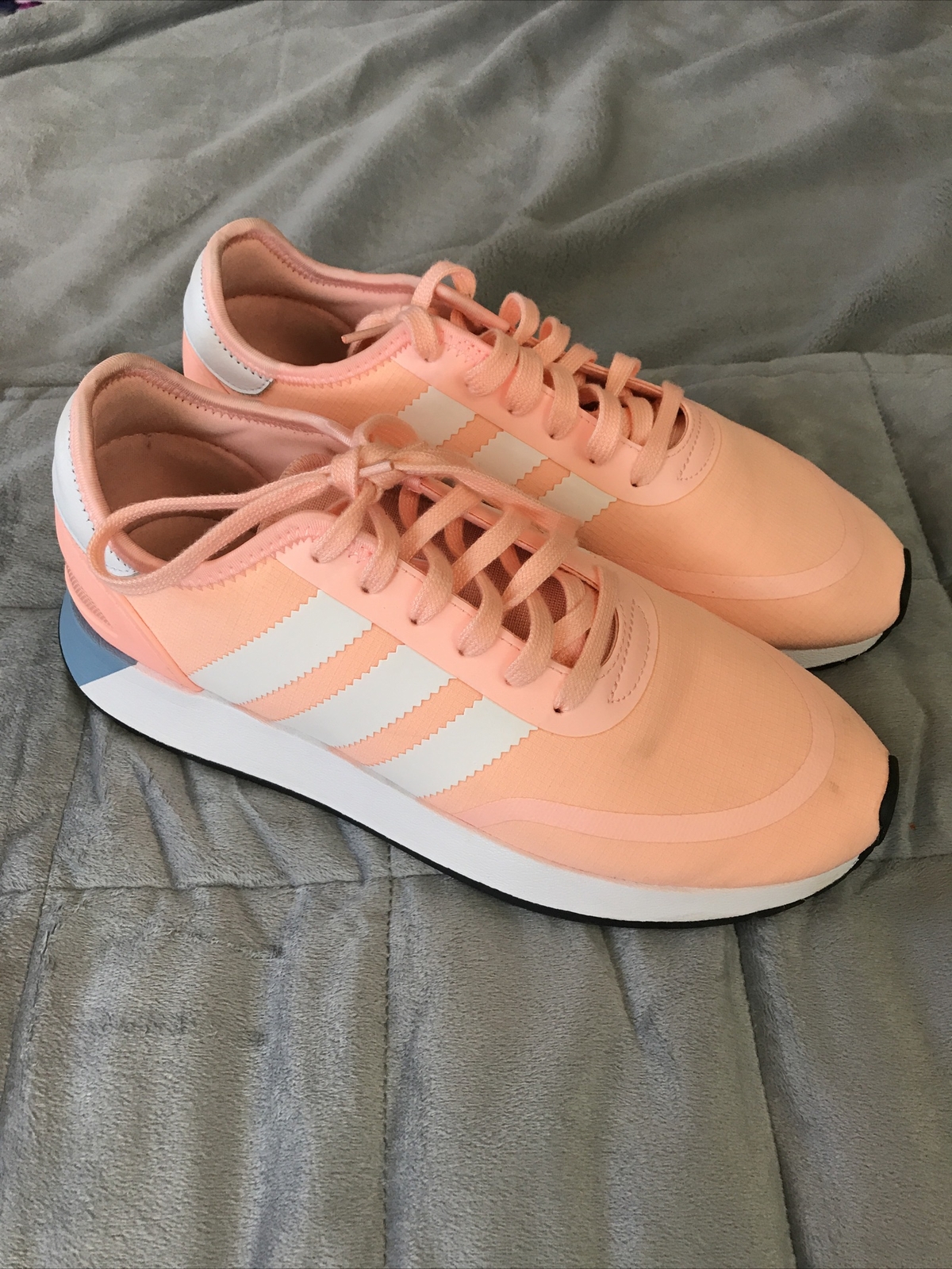 women's sneakers size 10