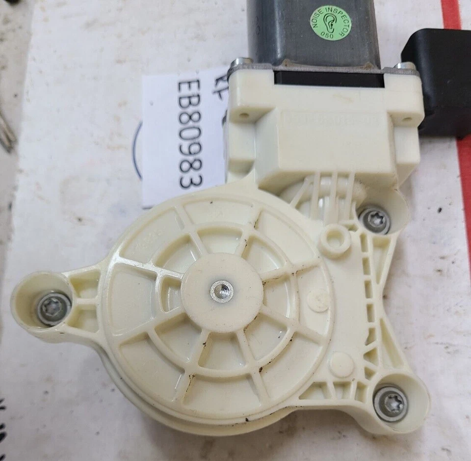 OEM 2009-2018 DODGE RAM 1500 RIGHT FRONT PASSENGER DOOR POWER WINDOW MOTOR 2011 - Image 4 of 4