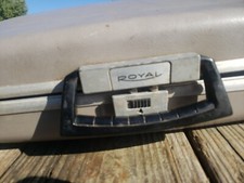VINTAGE ROYAL CARAVAN PORTABLE TYPEWRITER MANUAL w CARRYING CASE 1960s? thumbnail