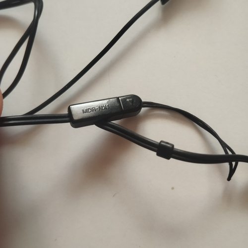 Sony MDR-NX1 Used Stereo Dynamic Earphones Black with Leather Neck Strap - Picture 5 of 5