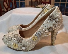 Jingpin Bridal NIB Rhinestone And Faux Pearl White Wedding Heels Size 8.5 W/ Box