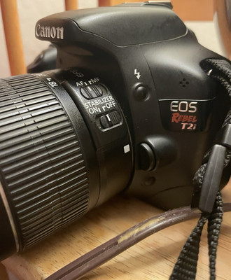 Canon EOS Rebel T2i 18MP Digital SLR Black w/ EF-S 18-55mm IS II Lens