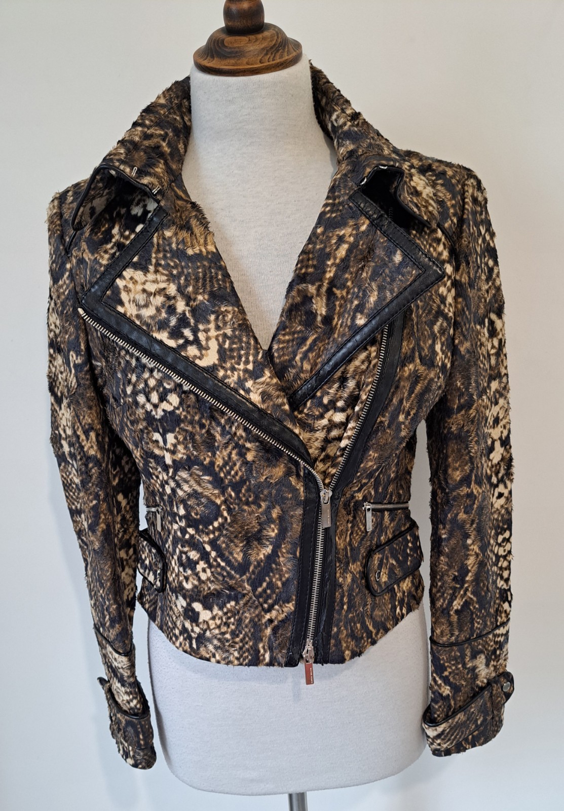 PONY KAREN MILLEN Giacca biker in pelliccia sintetica con stampa serpente e zip ritagliata Taglia 12
