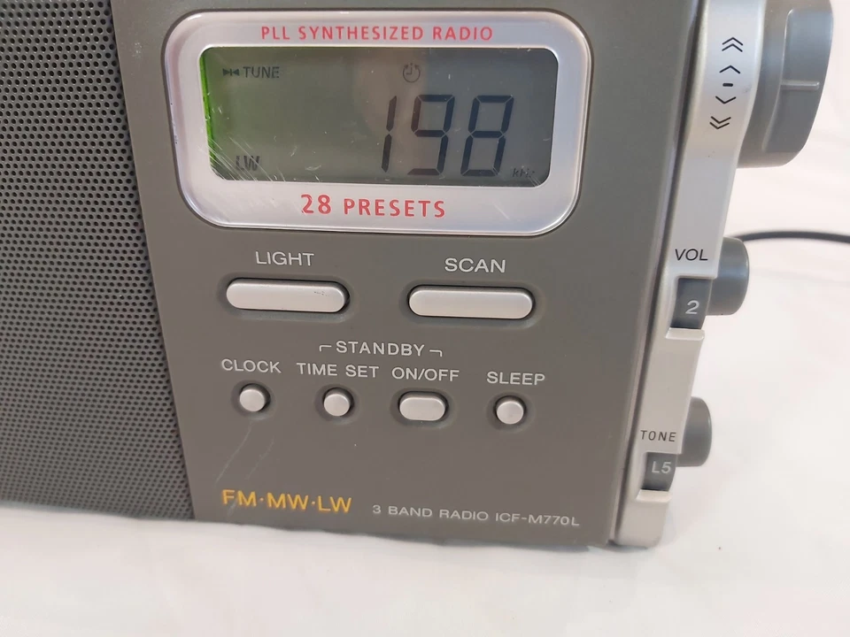 SONY ICF-M770L Portable Radio FM AM LW Digital Tuning 28 Presets Grey/Silver - Image 2 of 4