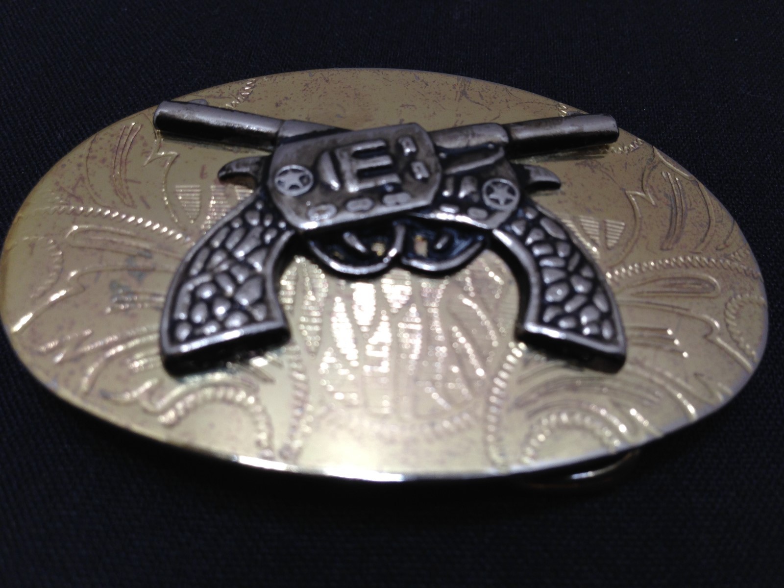 Crossed Six Shooters Small Belt Buckle Nicely Etc… Gem