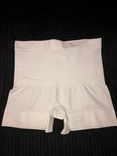 Love your Assets by Sara Blakely XL bottom shaper White