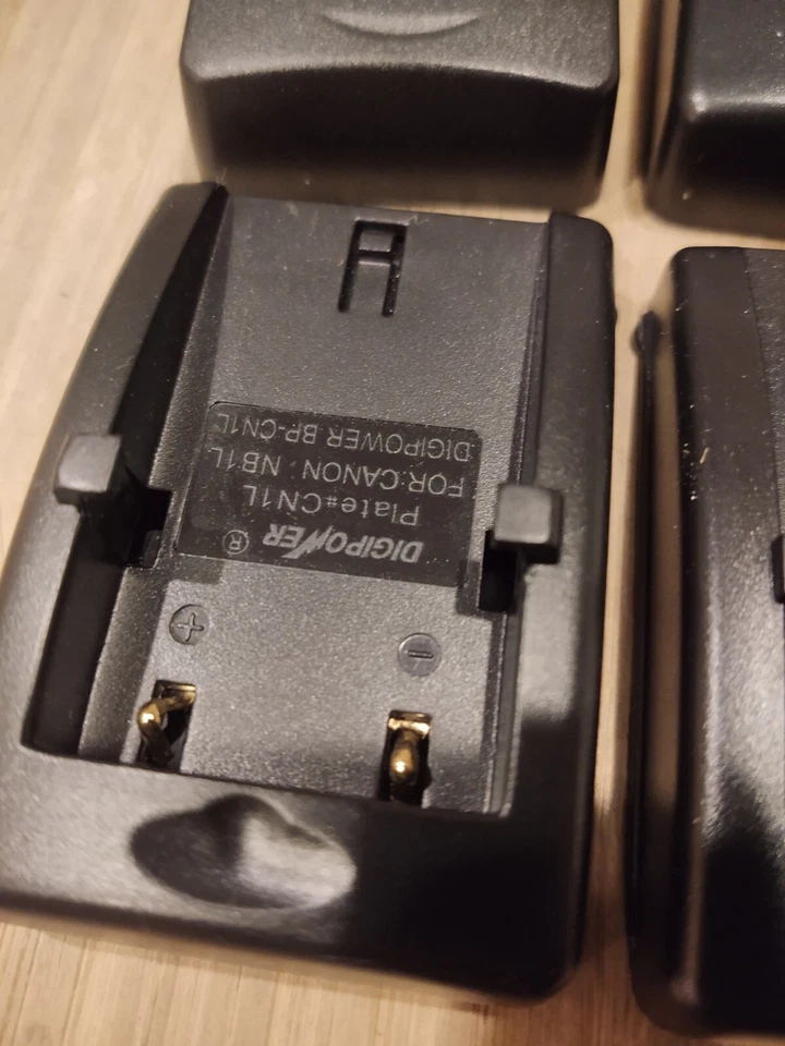 Accesorio de cargador de viaje Digipower TC-500O para baterías de cámara digital Olympus Foto 4 de 4