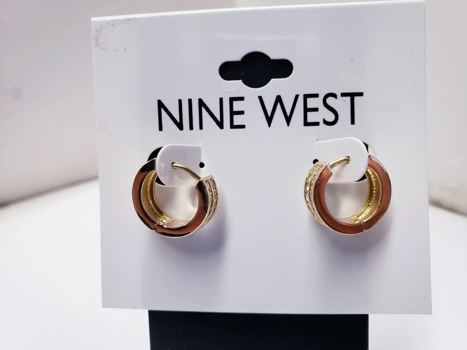 Pendientes Nine West Huggie con Circonita Tono Dorado Foto 2 de 4