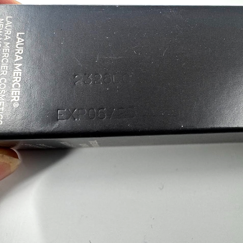 Laura Mercier Tinted Moisturizer Oil Free Natural Skin Perfector 06/25 *5W1 TAN* - Picture 5 of 7