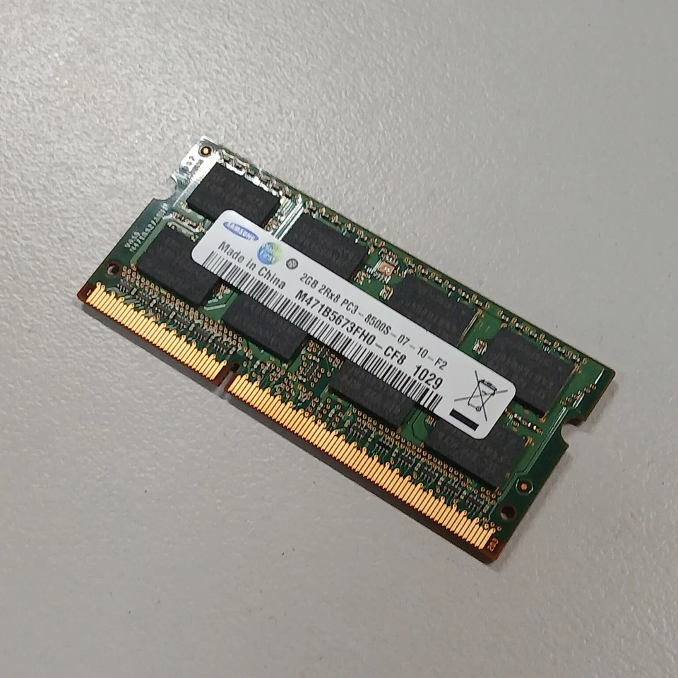 Samsung 2GB DDR3 RAM PC3-8500 1066MHz CL7 1.5V non-ECC SoDIMM M471B5673FH0-CF8 - Image 3 of 3