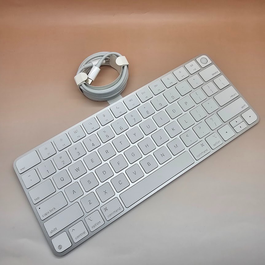 【美品】Magic Keyboard テンキー・Touch ID・USB-C Apple、USB-C充電方式に変更した「Touch ID搭載Magic Keyboard