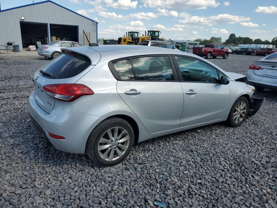 Cilindro maestro de freno usado se adapta a: Kia Forte 2017 grado A Foto 3 de 4