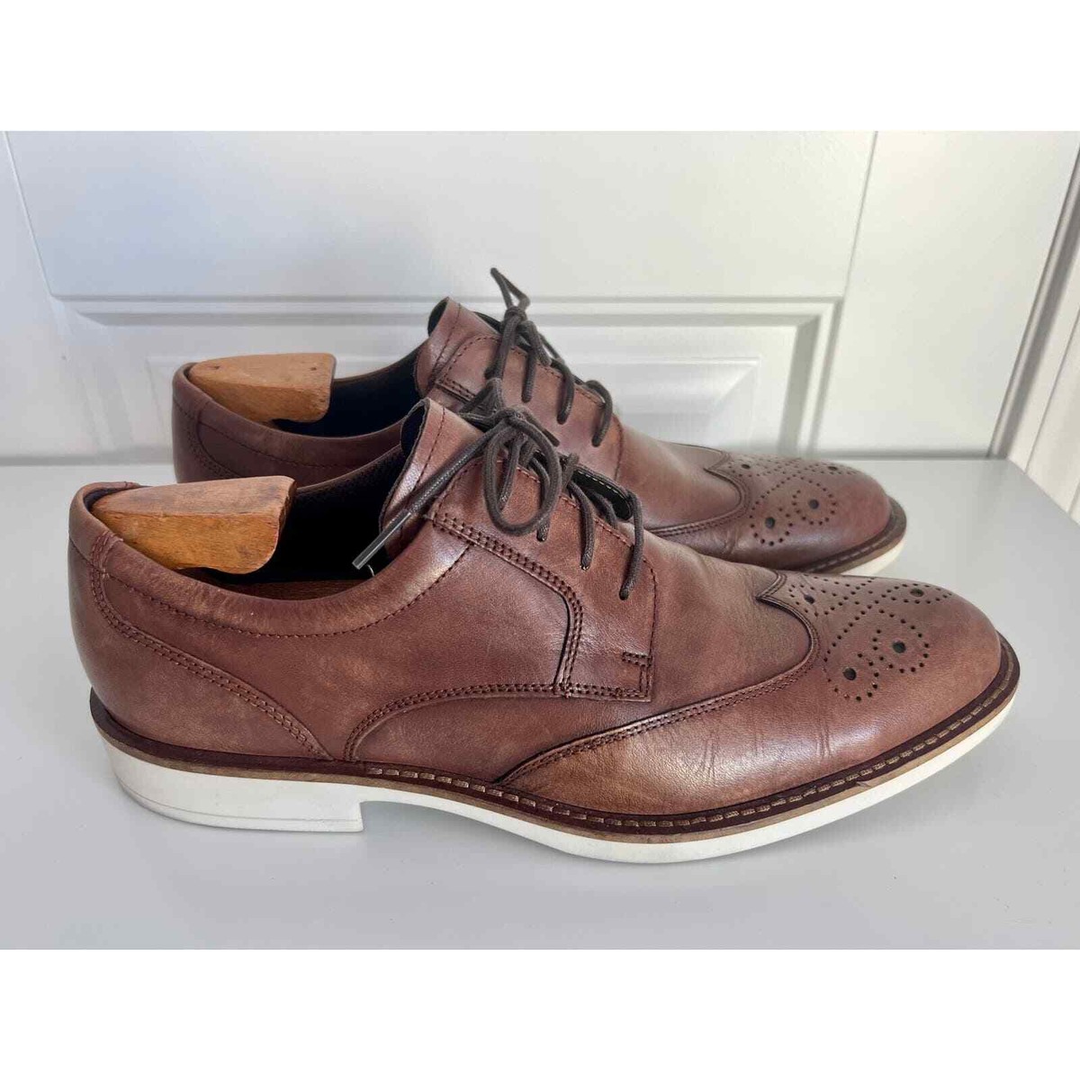 Ecco Biarritz Brown Wingtip Leather Dress Shoe - Men display picture 1