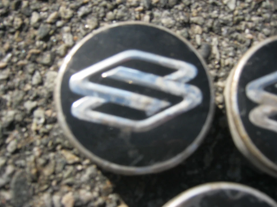 Factory 2004 to 2008 Suzuki Verona Reno Forenza alloy wheel center caps hubcaps - Image 3 of 4