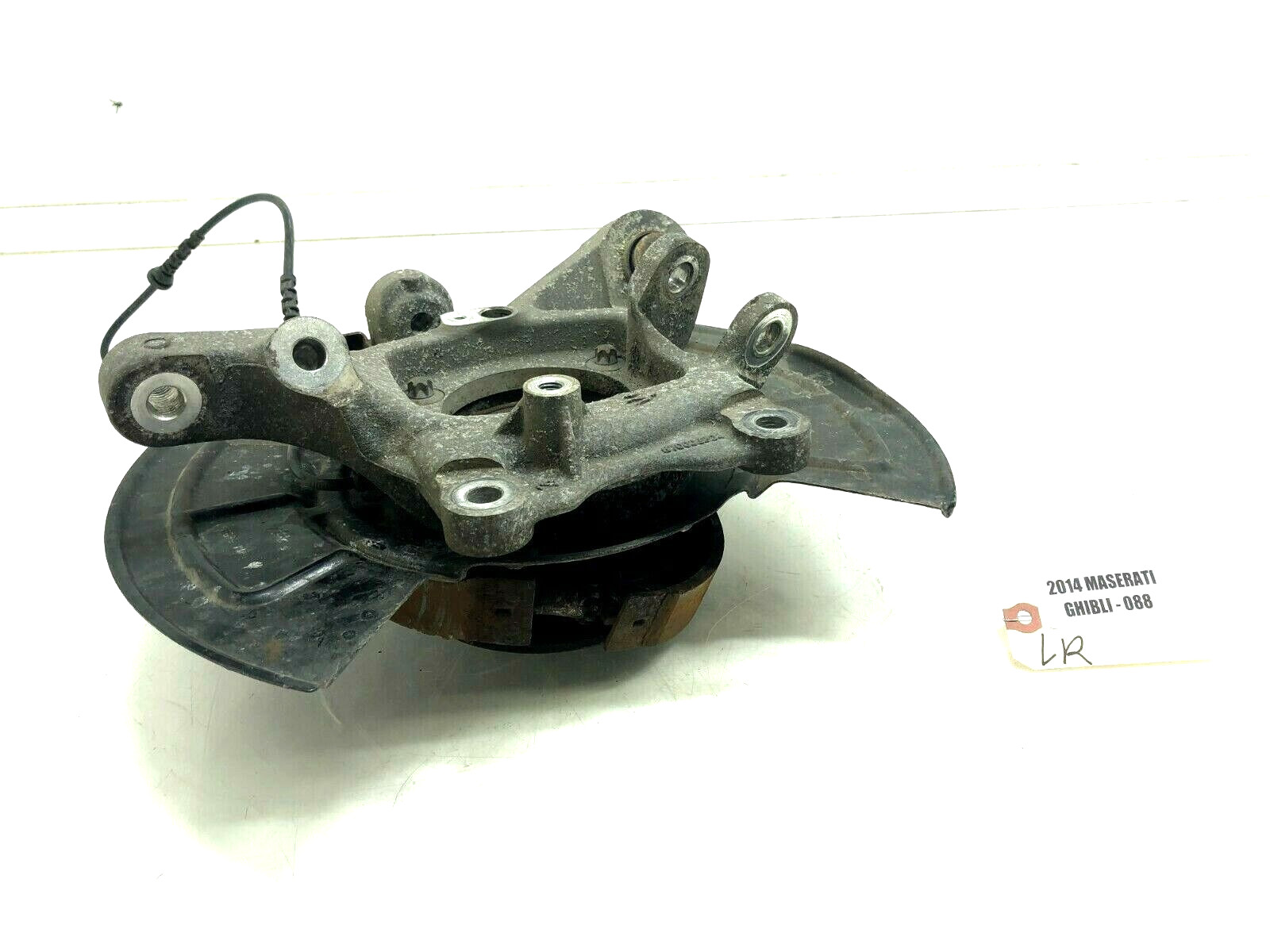 2014-2017 MASERATI GHIBLI S AWD LEFT DRIVER REAR SPINDLE KNUCKLE HUB OEM.