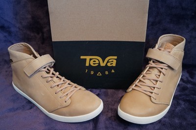 teva willow chukka