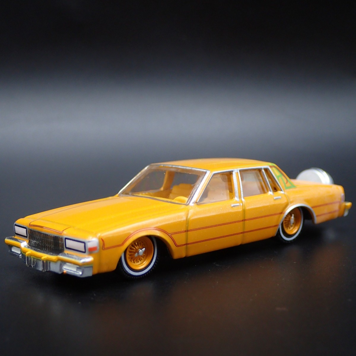 1990 90 CHEVY CHEVROLET CAPRICE CLASSIC LOWRIDER 1/64 SCALE