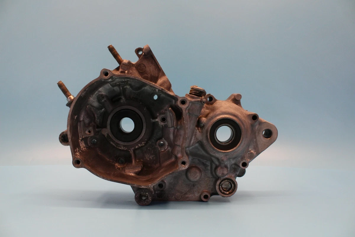 02 - 18 03 Yamaha YZ85 YZ 85 Engine Motor Left Crank Case Half Bottom End