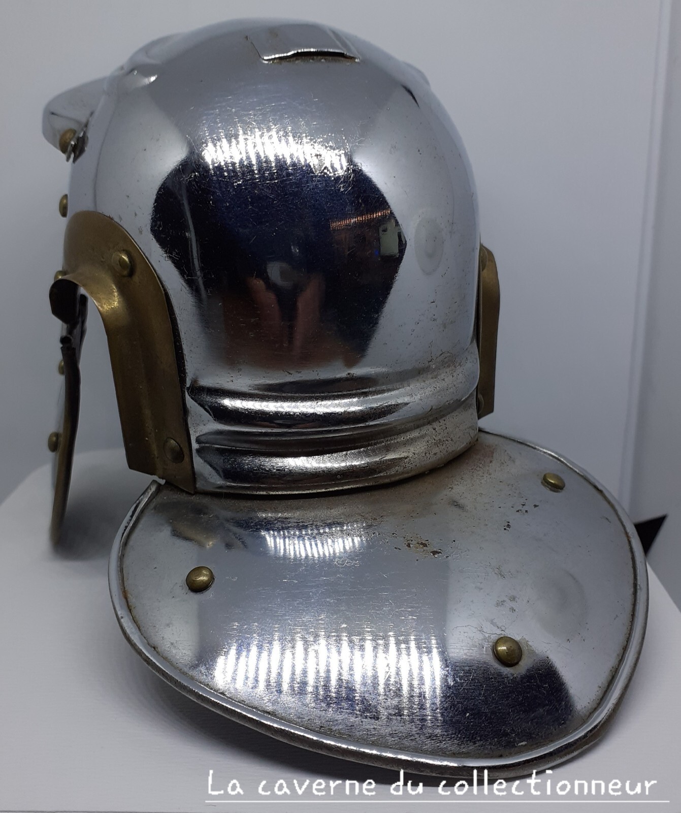 Casque Miniature En étain – Hauteur 8 Cm, Occasion, Pièce Décorative Ou Collection