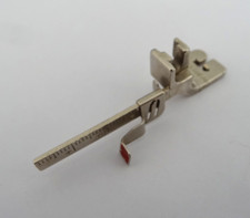 Pied Boutonnières Pfaff 53016 (tige basse) pour Machines à coudre Pfaff 130 230