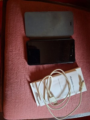 HUAWEI P8 lite Handy schwarz,mit Hülle und Ladekabel.Sehr gut erhalten.