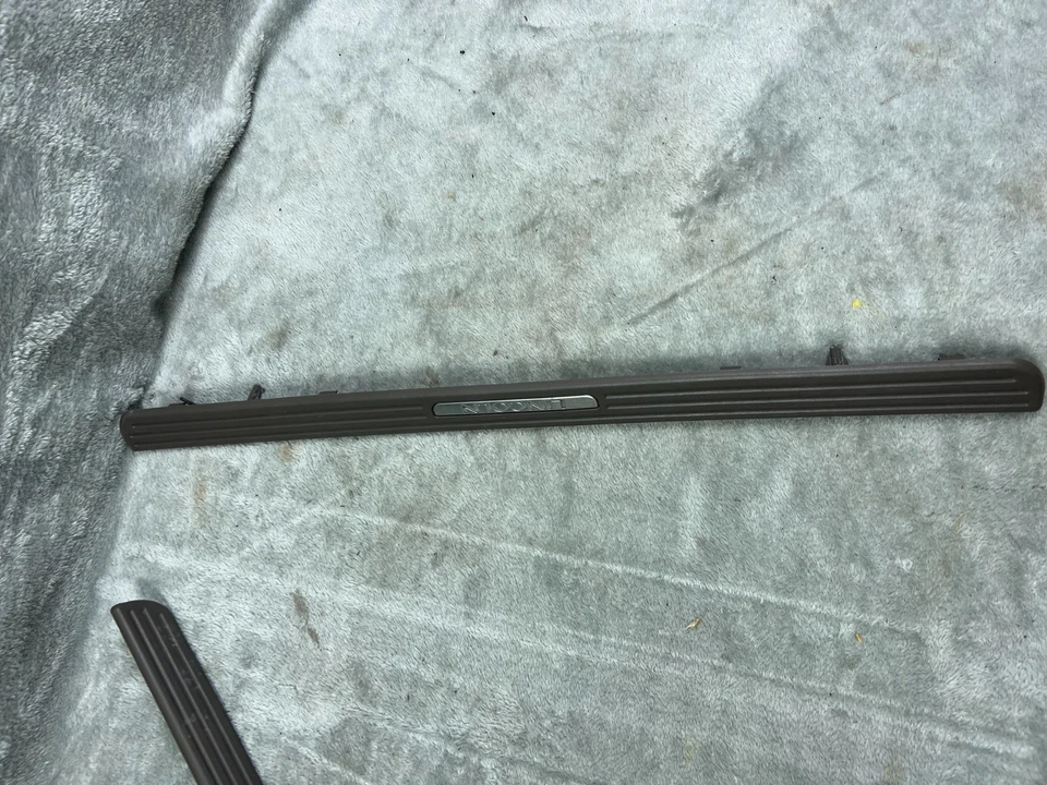 Juego de placa de umbral de puerta Lincoln LS 2000-2002 YW43-5413222-A OEM Foto 2 de 4