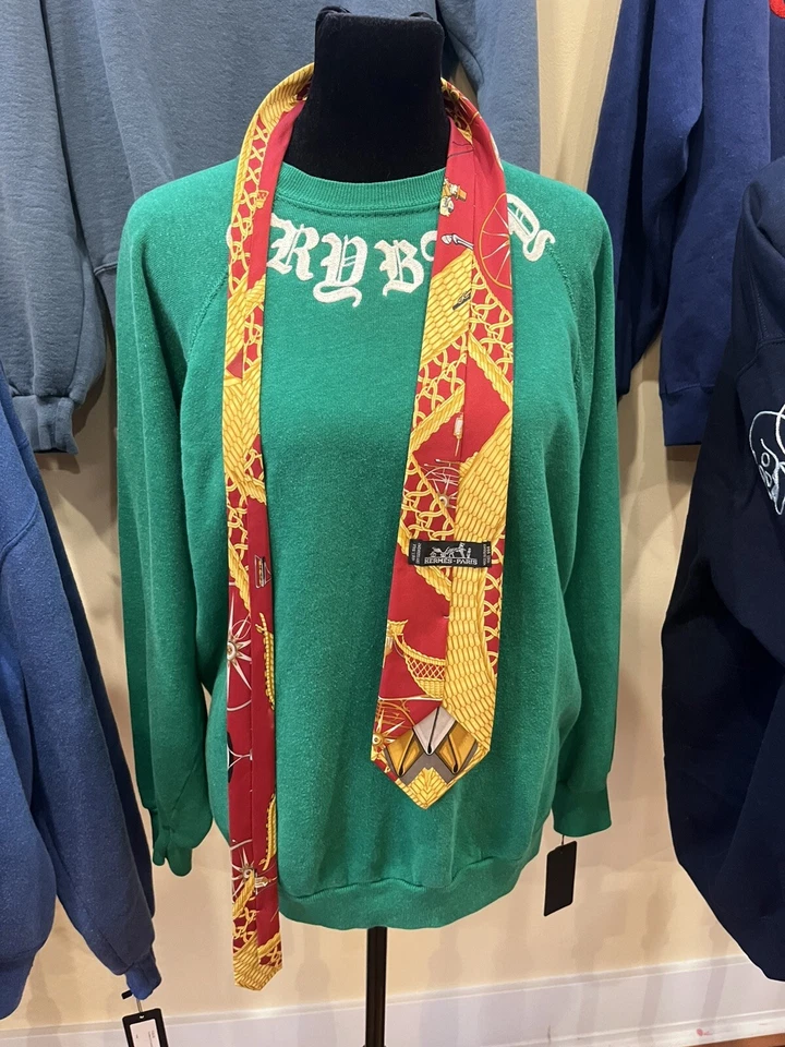 Corbata HERMÈS Rara 100% Seda Carro de Caballos Personas Cadena de Bicicleta Rojo Amarillo Foto 3 de 4