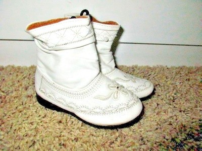 little girl white cowboy boots